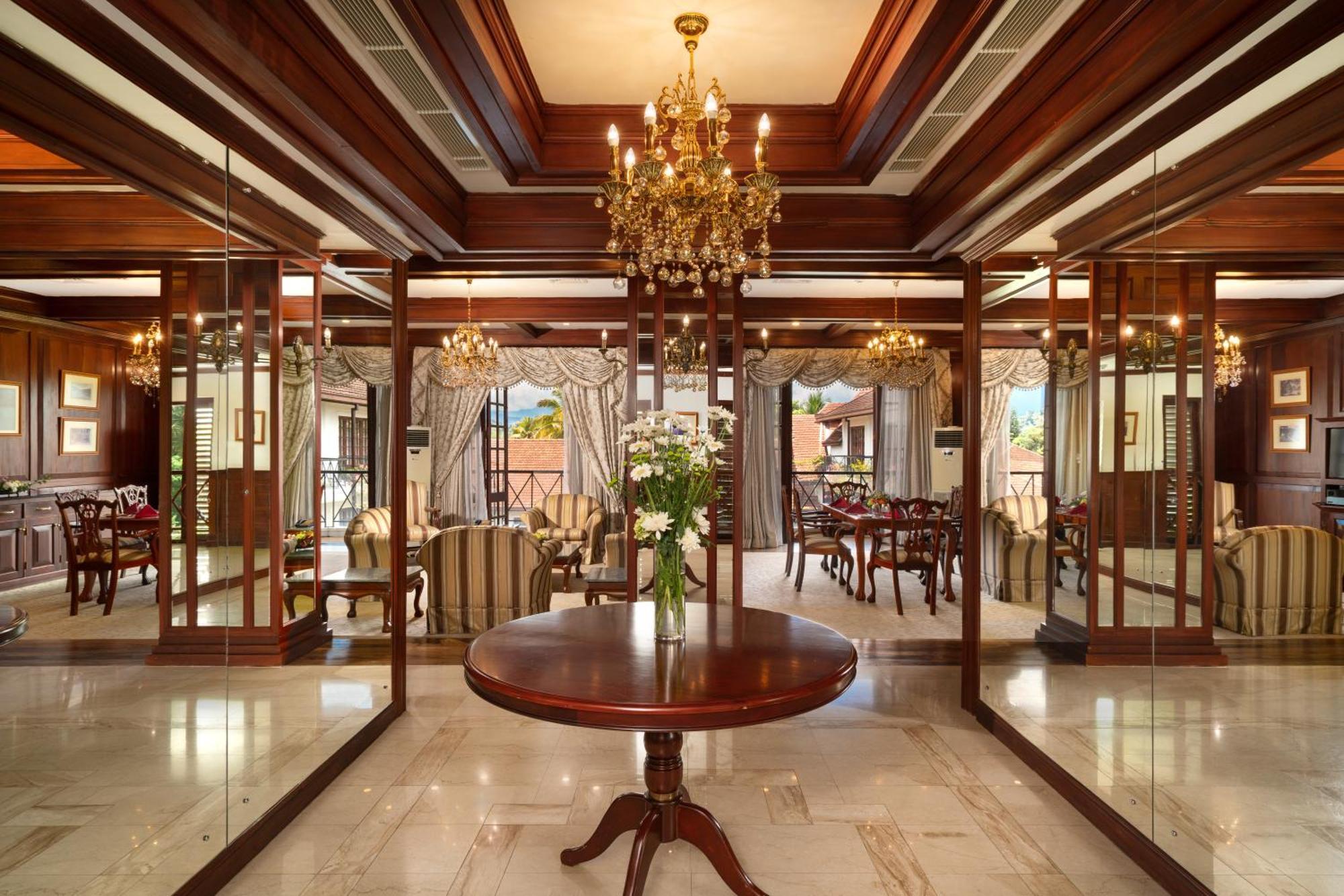 Mahaweli Reach Hotel Kandy Exterior foto