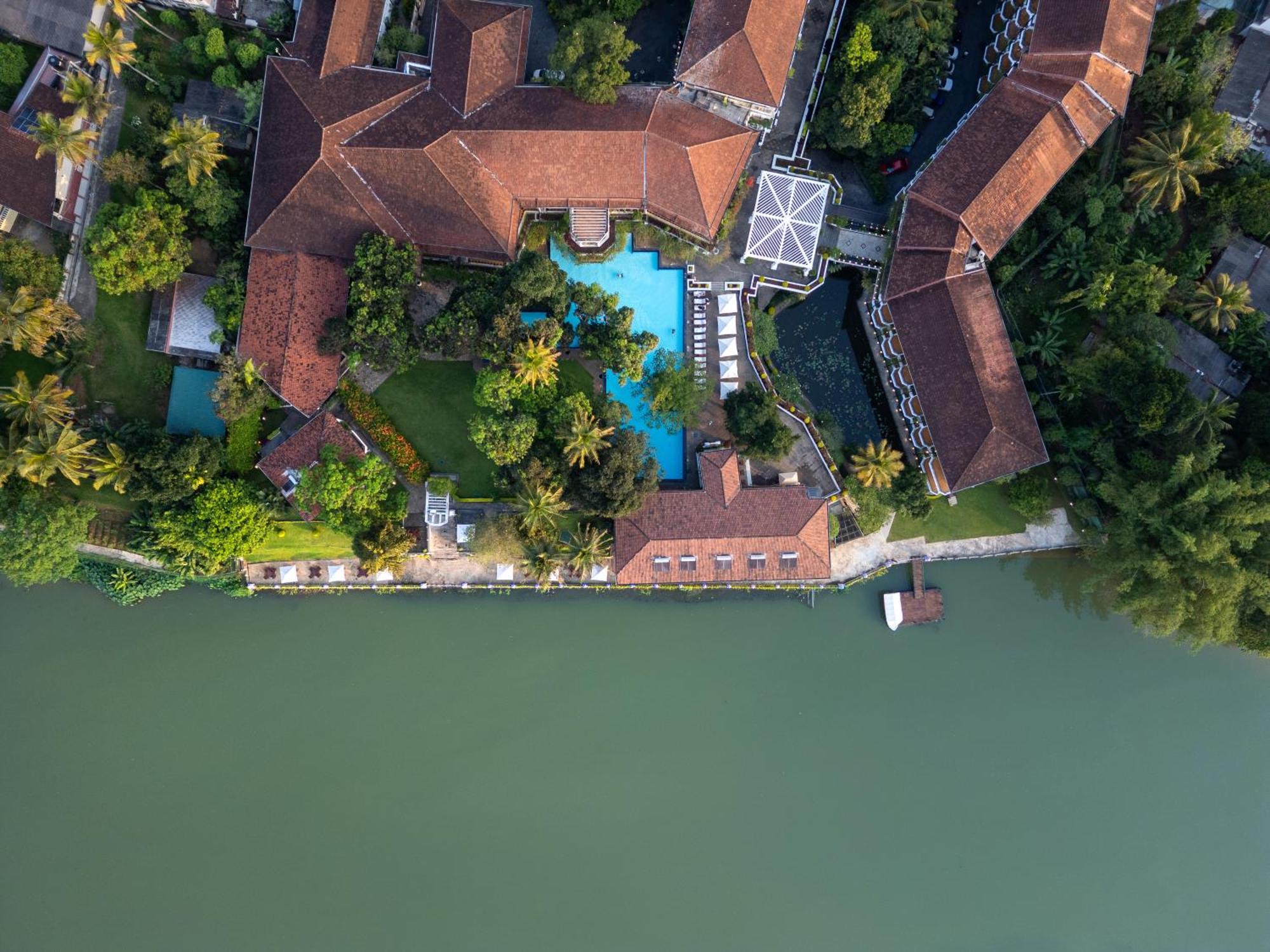 Mahaweli Reach Hotel Kandy Exterior foto