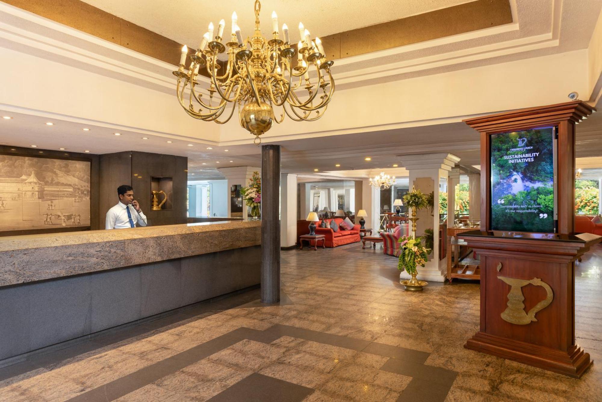 Mahaweli Reach Hotel Kandy Exterior foto