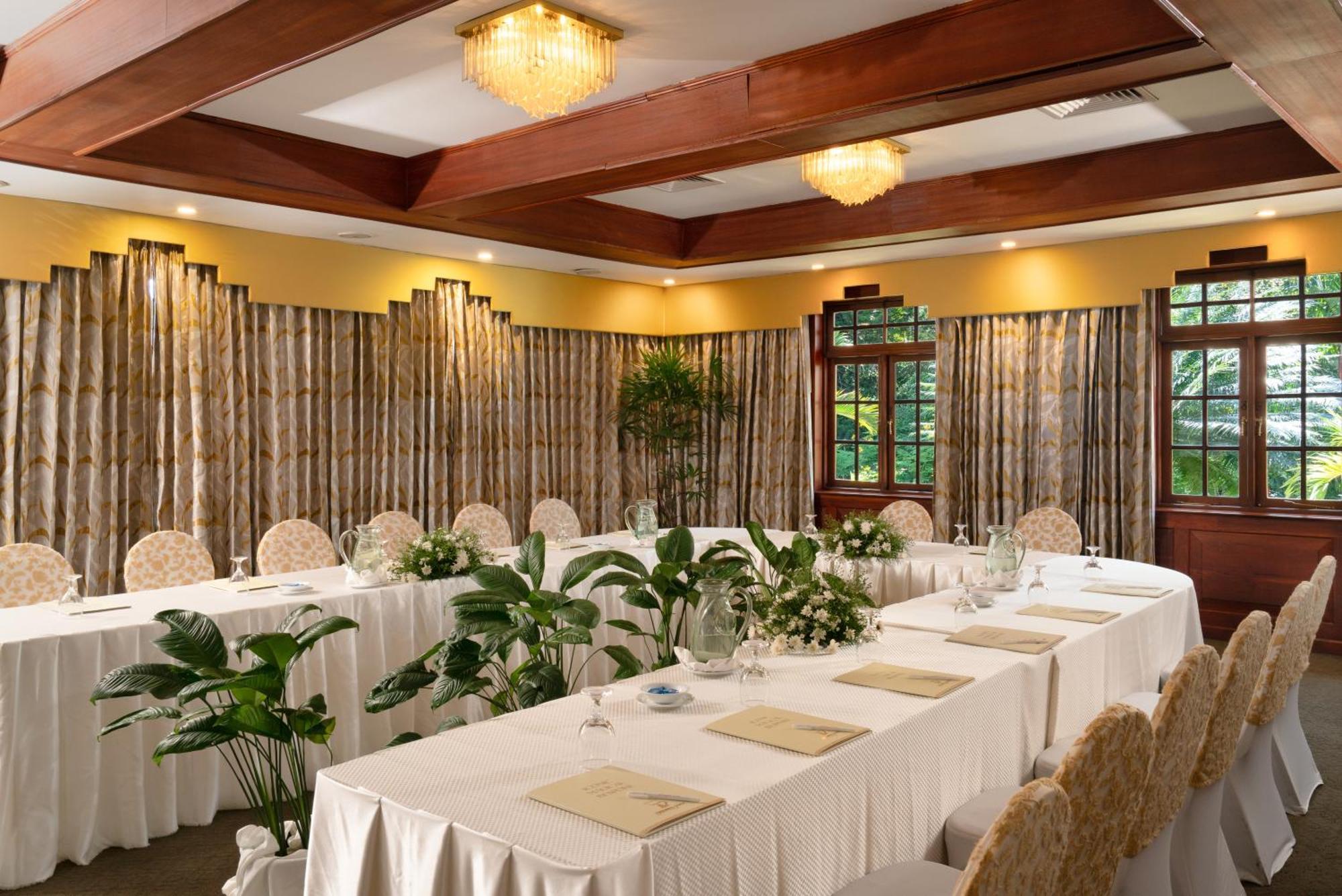 Mahaweli Reach Hotel Kandy Exterior foto