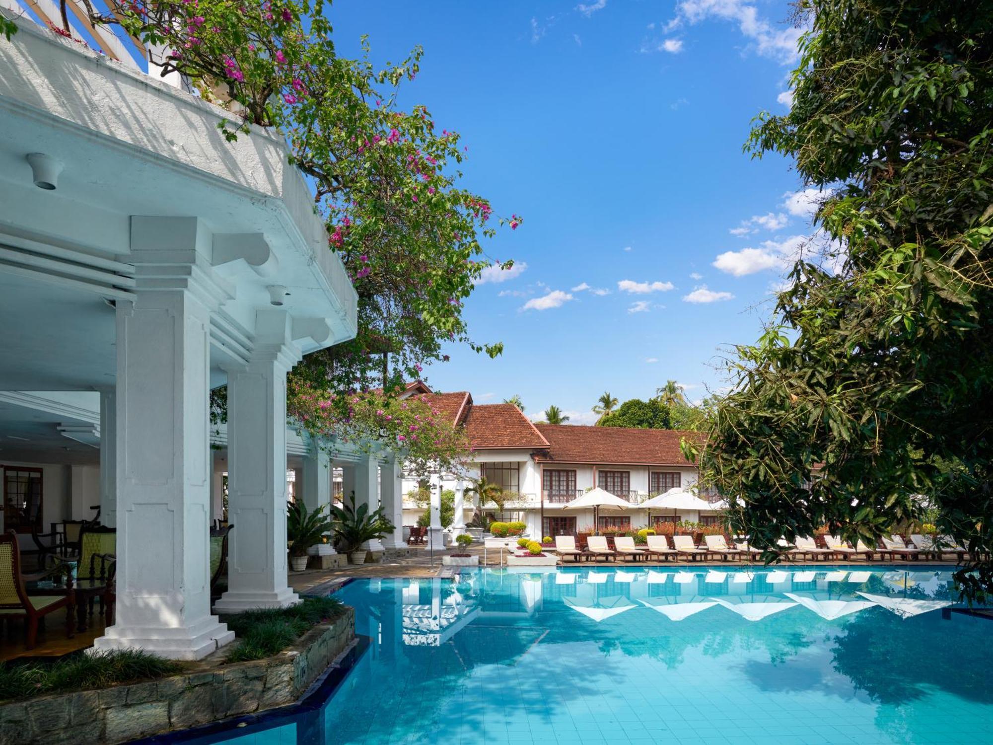 Mahaweli Reach Hotel Kandy Exterior foto